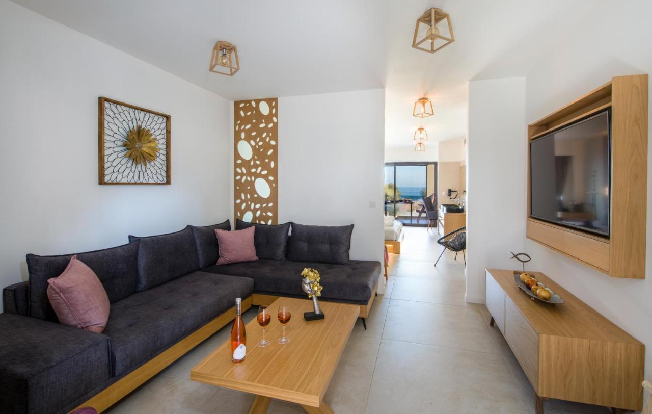 Lilium Luxury Suites Agia Marina Exterior foto